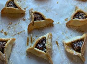DATE AND WALNUT HAMANTASCHEN