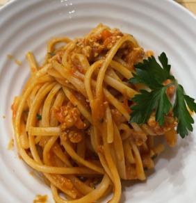 LINGUINE WITH CHICKEN BOLOGNESE 